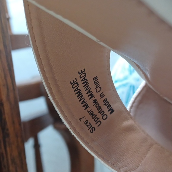 N Y & Company White criss cross buckle flat sandals, NIB, sz 7 - Picture 4 of 6